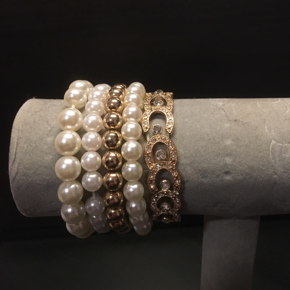 Pearl and gold bracelet